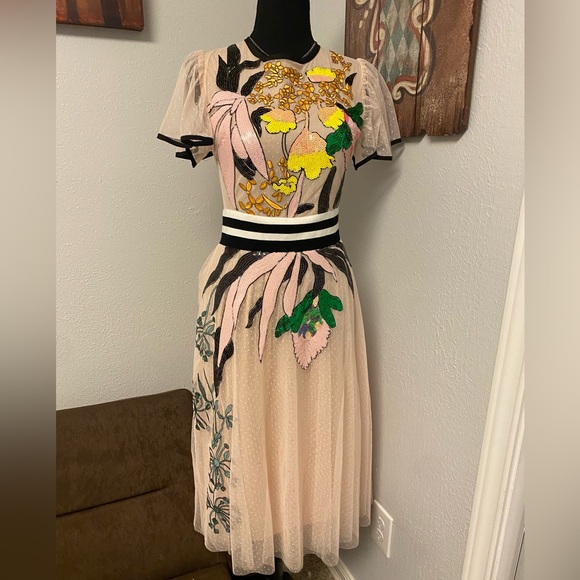 Dresses & Skirts - Gorgeous Dress!!!